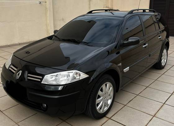 RENAULT MEGANE 1.6 DYNAMIQUE GRAND TOUR 16V FLEX 4P MANUAL RENAULT MEGANE 1.6 DYNAMIQUE GRAND TOUR 16V FLEX 4P MANUAL